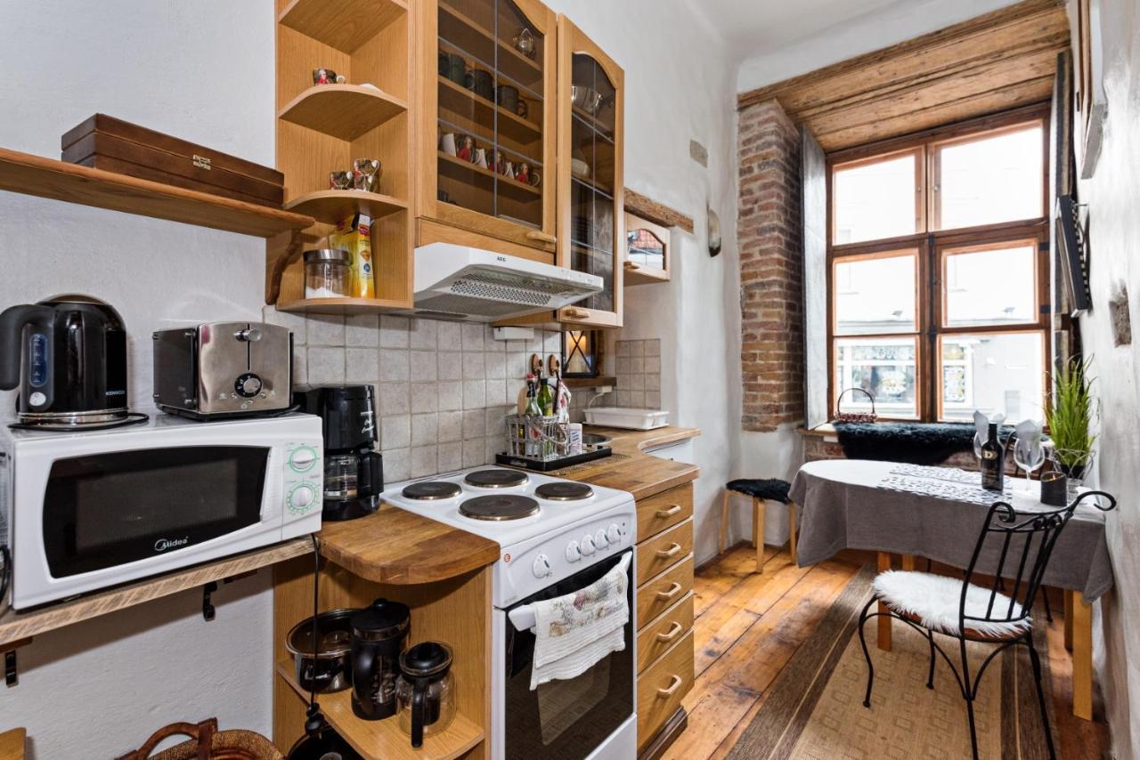 Historical Two-Bedroom Apartment With Sauna, Jacuzzi And Fireplace Tallinn Exterior photo