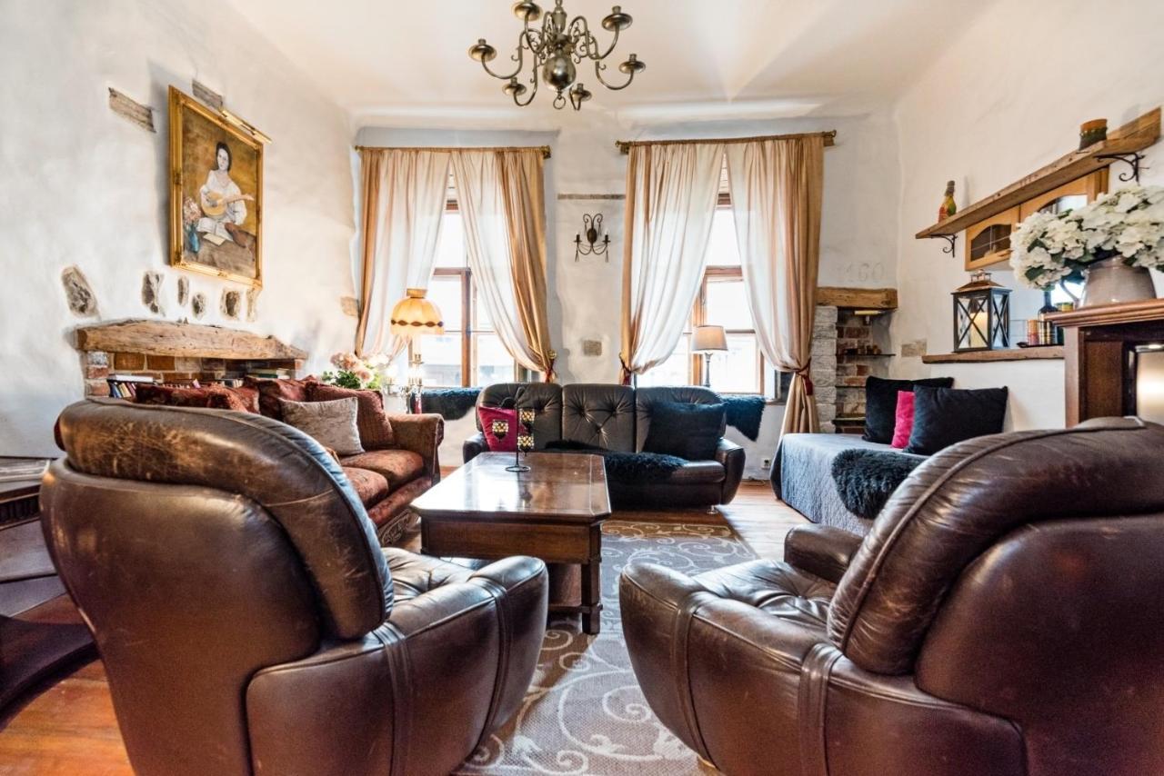 Historical Two-Bedroom Apartment With Sauna, Jacuzzi And Fireplace Tallinn Exterior photo