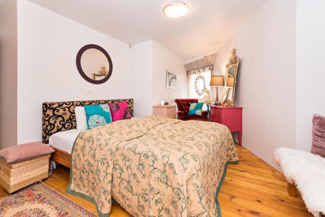 Historical Two-Bedroom Apartment With Sauna, Jacuzzi And Fireplace Tallinn Exterior photo